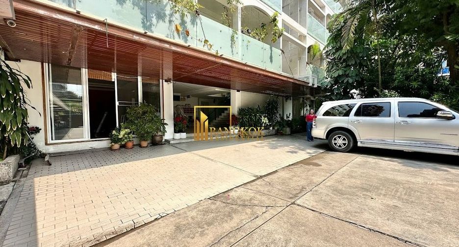 For rent 2 bedrooms apartment in Watthana, Bangkok