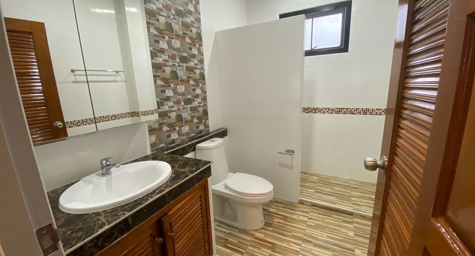 For rent and for sale 3 bedrooms house in Bang Lamung, Chonburi