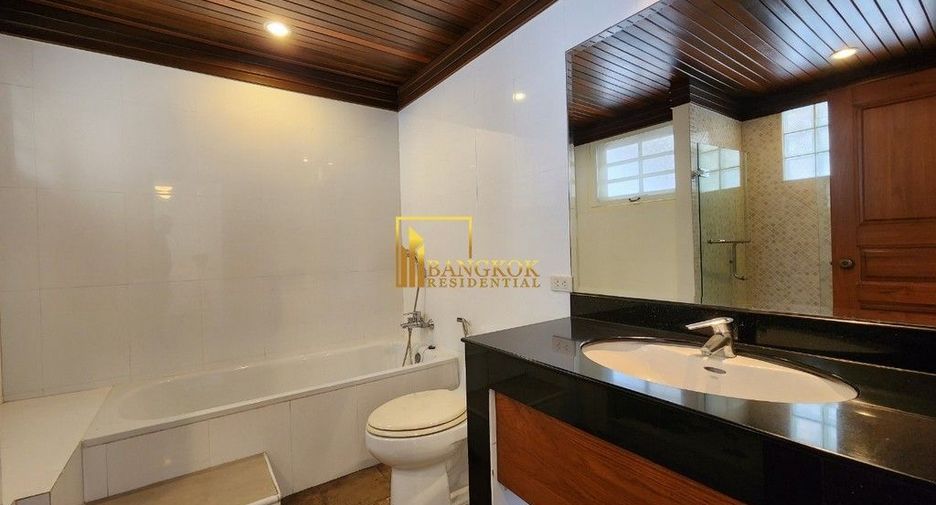 For rent 3 bedrooms apartment in Khlong Toei, Bangkok