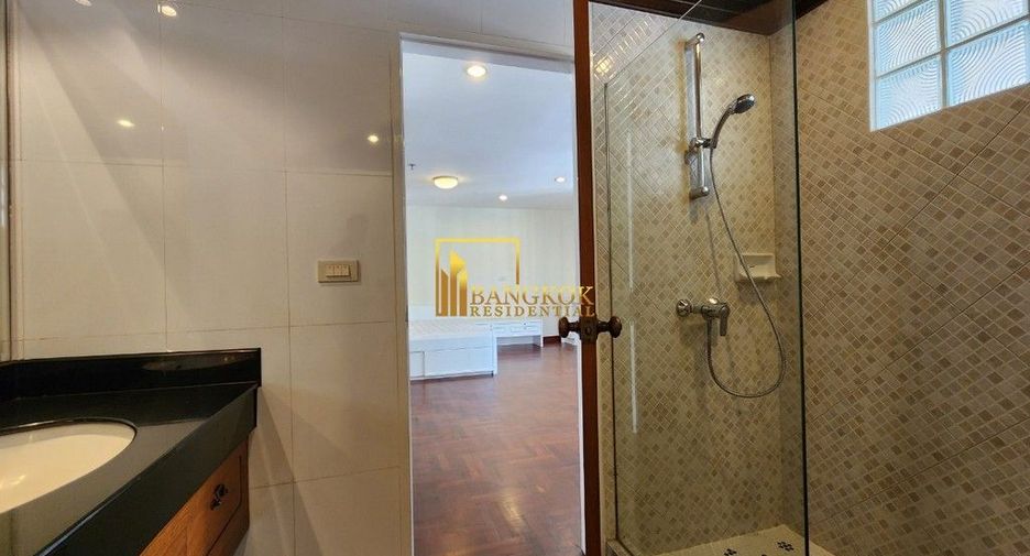 For rent 3 bedrooms apartment in Khlong Toei, Bangkok