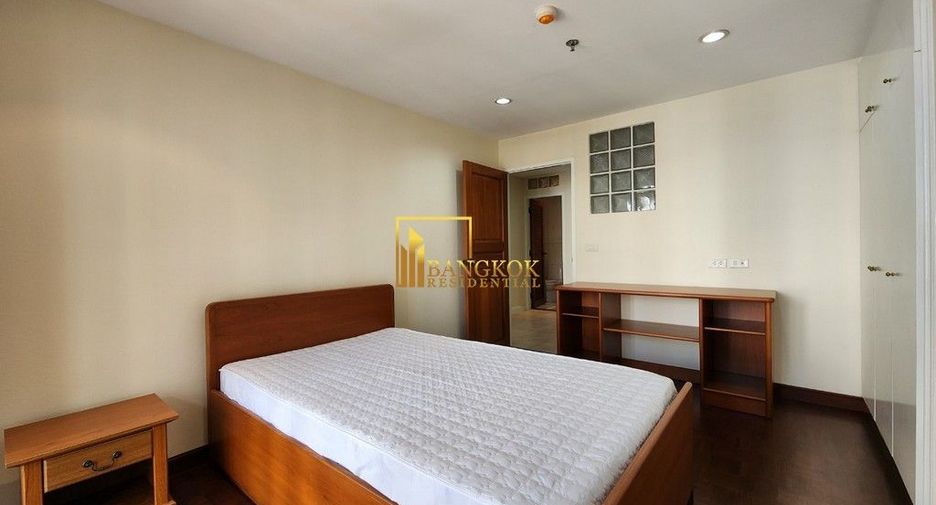 For rent 3 bedrooms apartment in Khlong Toei, Bangkok