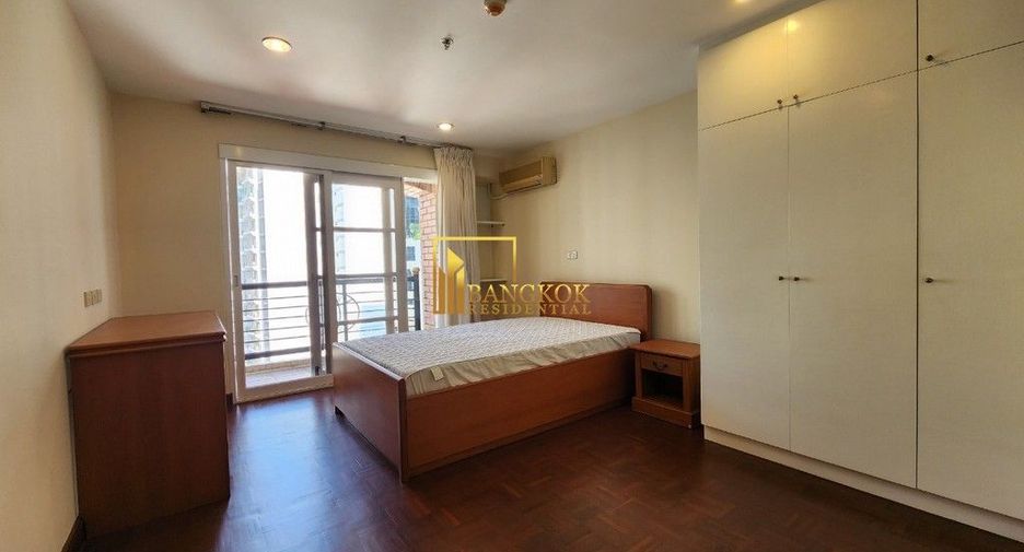 For rent 3 bedrooms apartment in Khlong Toei, Bangkok