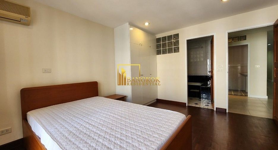 For rent 3 bedrooms apartment in Khlong Toei, Bangkok