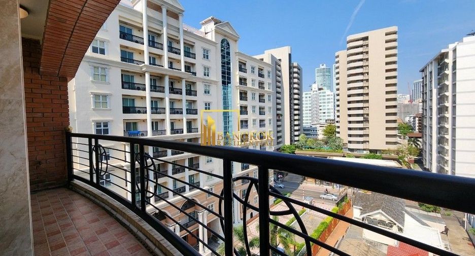 For rent 3 bedrooms apartment in Khlong Toei, Bangkok