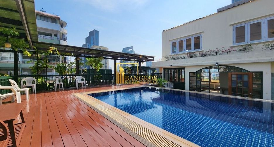 For rent 3 bedrooms apartment in Khlong Toei, Bangkok