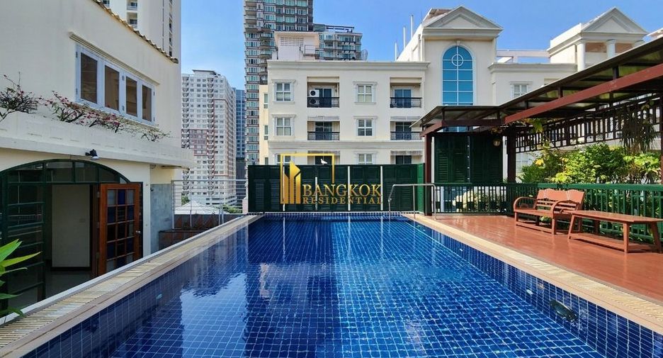 For rent 3 bedrooms apartment in Khlong Toei, Bangkok