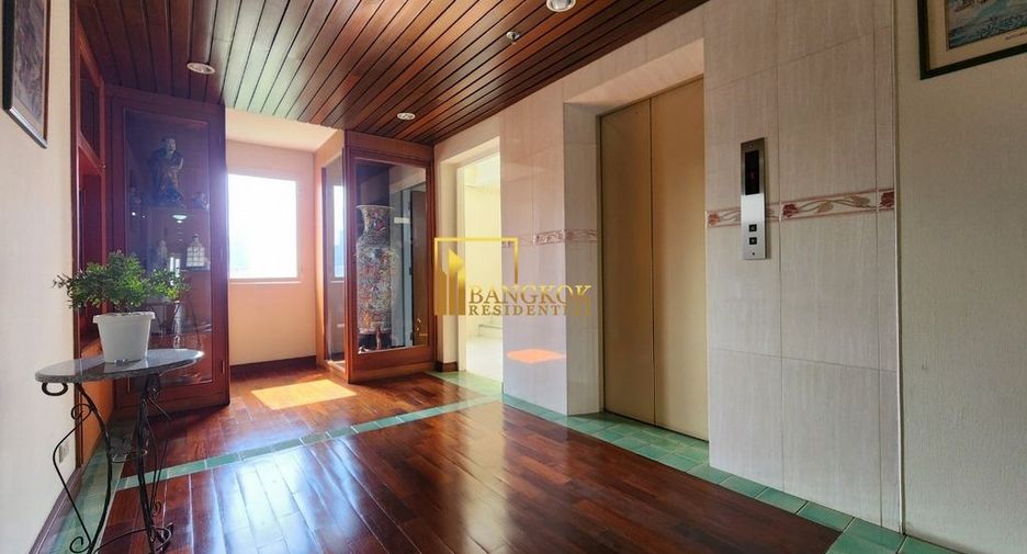 For rent 3 bedrooms apartment in Khlong Toei, Bangkok