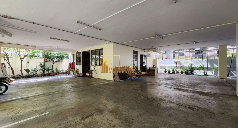 For rent 3 bedrooms apartment in Khlong Toei, Bangkok