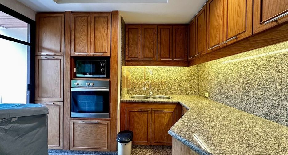 For rent 3 bedrooms apartment in Watthana, Bangkok