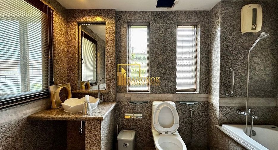For rent 3 bedrooms apartment in Watthana, Bangkok