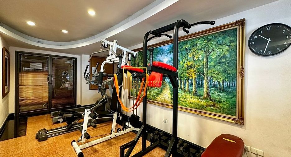 For rent 3 bedrooms apartment in Watthana, Bangkok
