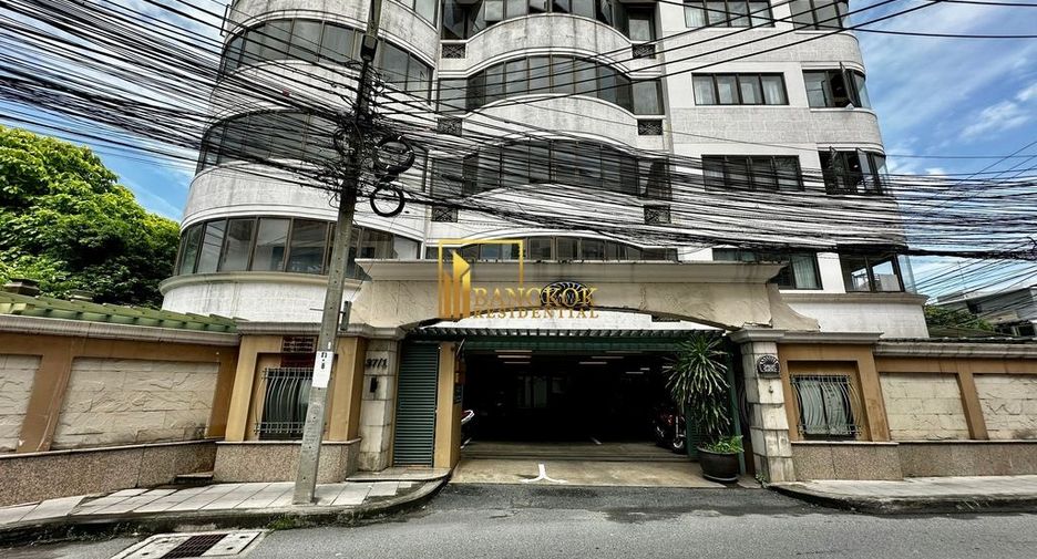 For rent 3 bedrooms apartment in Watthana, Bangkok
