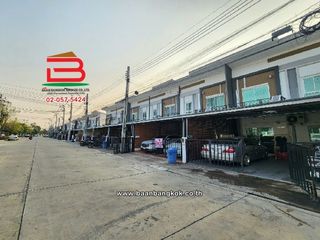 For sale 4 bedrooms townhouse in Sai Mai, Bangkok