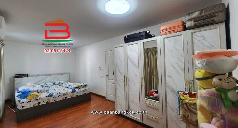 For sale 4 bedrooms townhouse in Sai Mai, Bangkok
