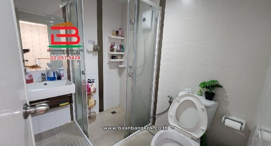 For sale 4 bedrooms townhouse in Sai Mai, Bangkok