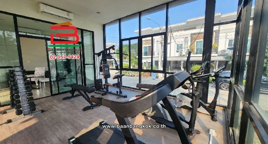 For sale 4 bedrooms townhouse in Sai Mai, Bangkok