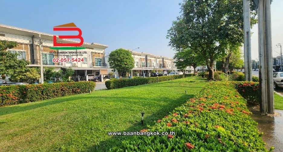 For sale 4 bedrooms townhouse in Sai Mai, Bangkok