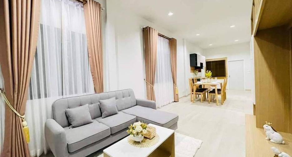 Casa adosada en venta de 2 habitaciones en Bang Lamung, Chonburi