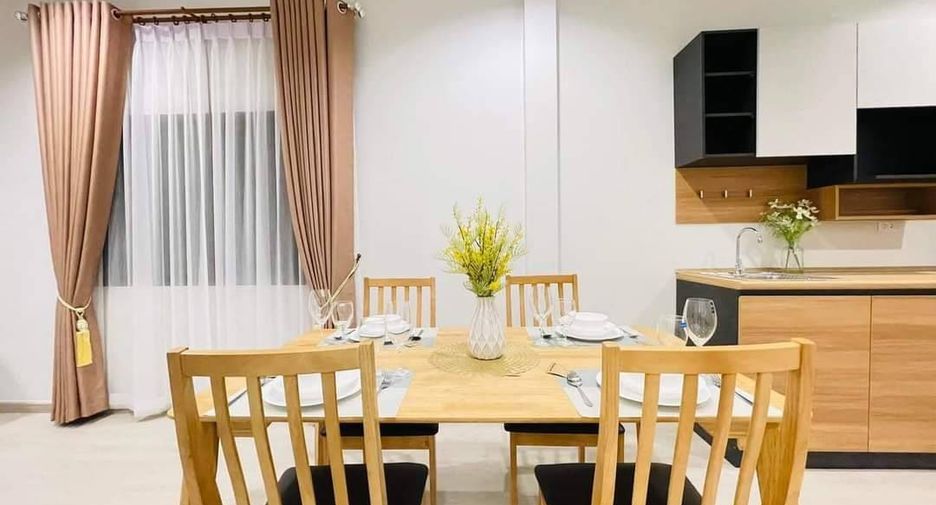 Casa adosada en venta de 2 habitaciones en Bang Lamung, Chonburi