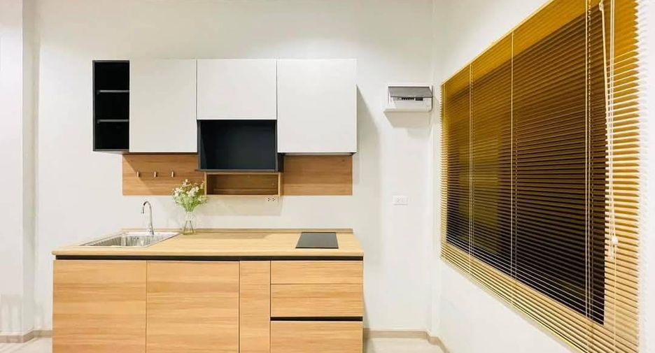 Casa adosada en venta de 2 habitaciones en Bang Lamung, Chonburi