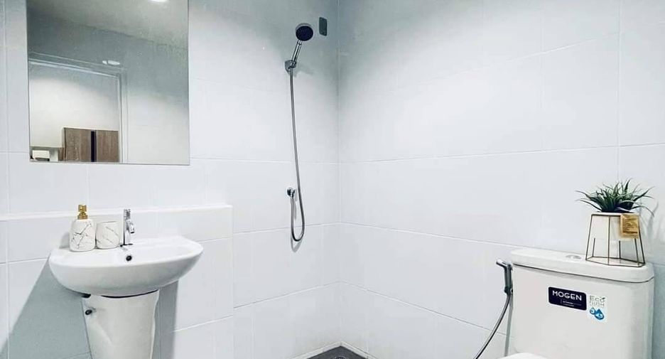 Casa adosada en venta de 2 habitaciones en Bang Lamung, Chonburi