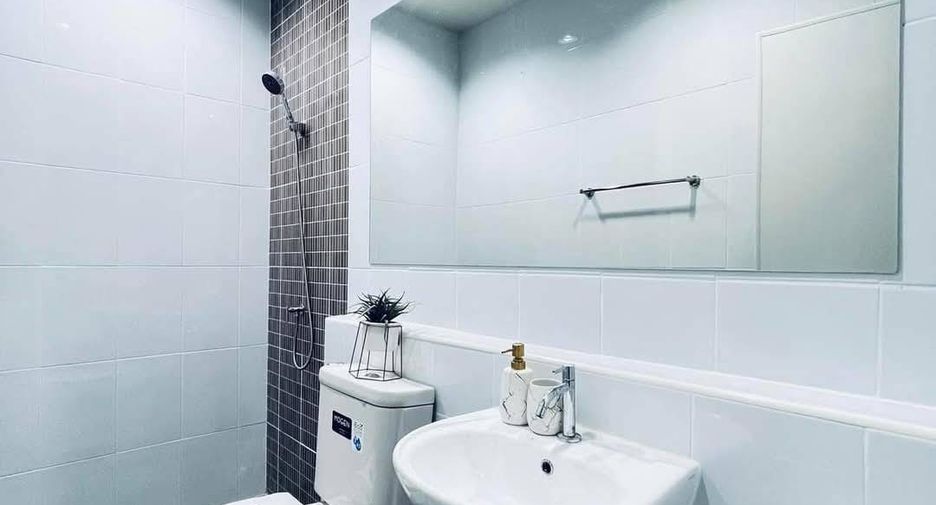 Casa adosada en venta de 2 habitaciones en Bang Lamung, Chonburi