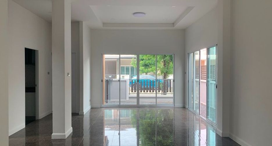 For sale 3 bedrooms house in Khlong Sam Wa, Bangkok