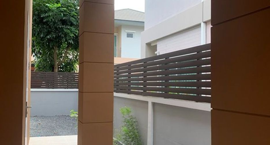 For sale 3 bedrooms house in Khlong Sam Wa, Bangkok