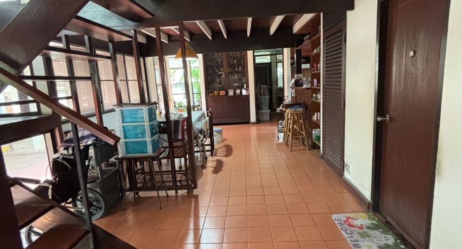 For sale 3 ベッドルーム house in Phra Khanong, Bangkok