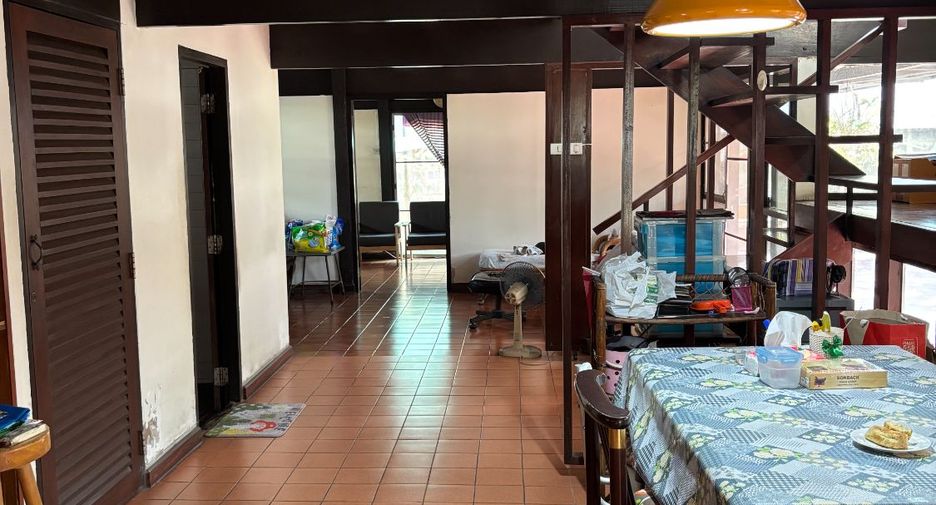 For sale 3 ベッドルーム house in Phra Khanong, Bangkok
