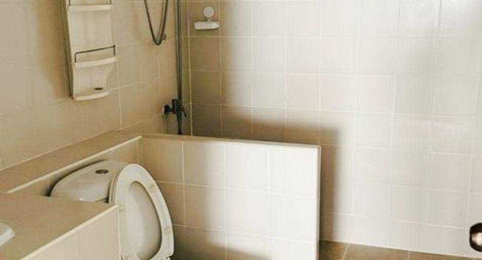 For rent 3 bedrooms townhouse in Phra Khanong, Bangkok