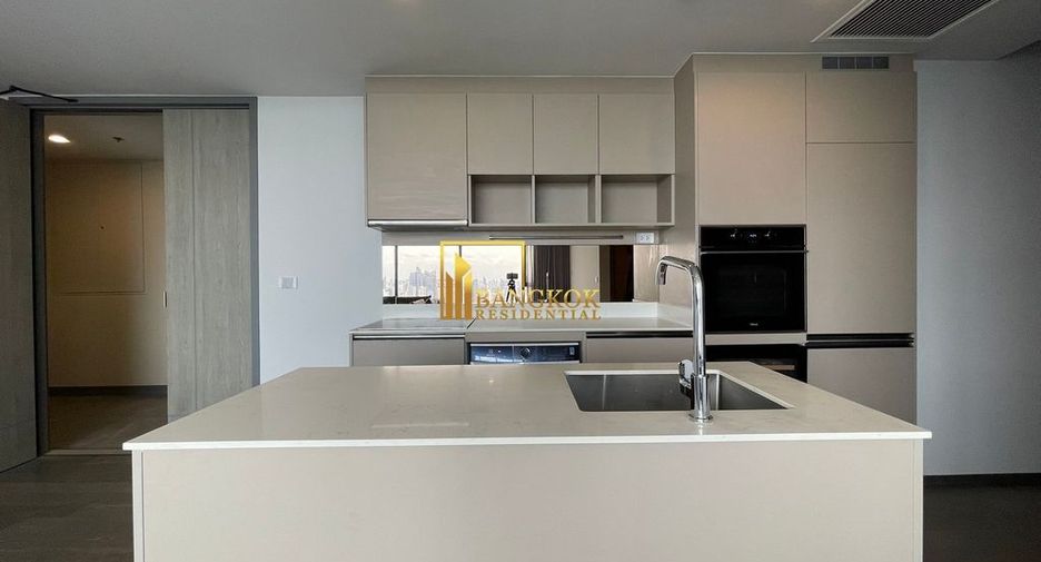 For rent 3 bedrooms condo in Khlong Toei, Bangkok
