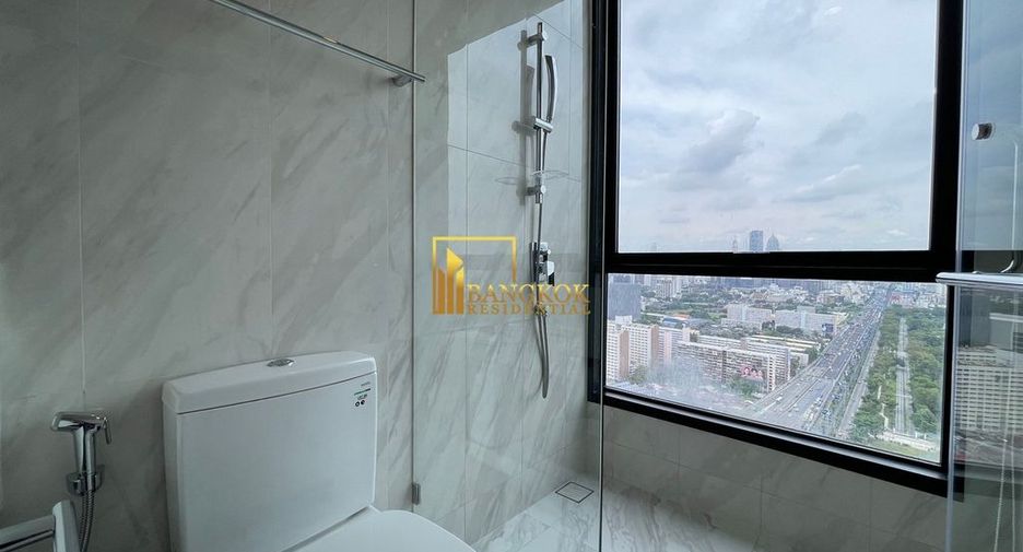 For rent 3 bedrooms condo in Khlong Toei, Bangkok