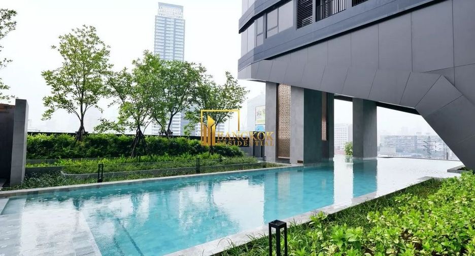 For rent 3 bedrooms condo in Khlong Toei, Bangkok