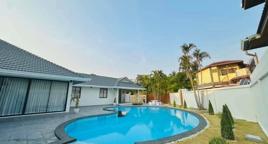 For sale 3 bedrooms villa in Bang Lamung, Chonburi