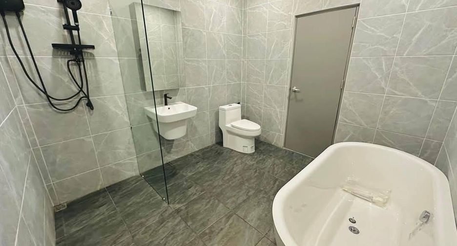 For sale 3 bedrooms villa in Bang Lamung, Chonburi