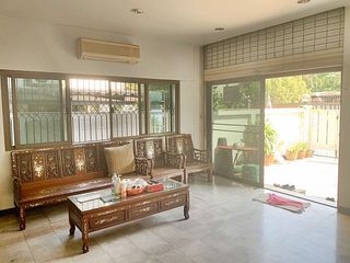出租 和 出售 4 卧室 联排别墅 在 Watthana, 曼谷