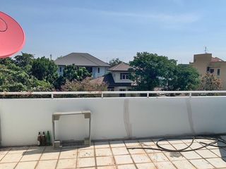 出租 和 出售 4 卧室 联排别墅 在 Watthana, 曼谷