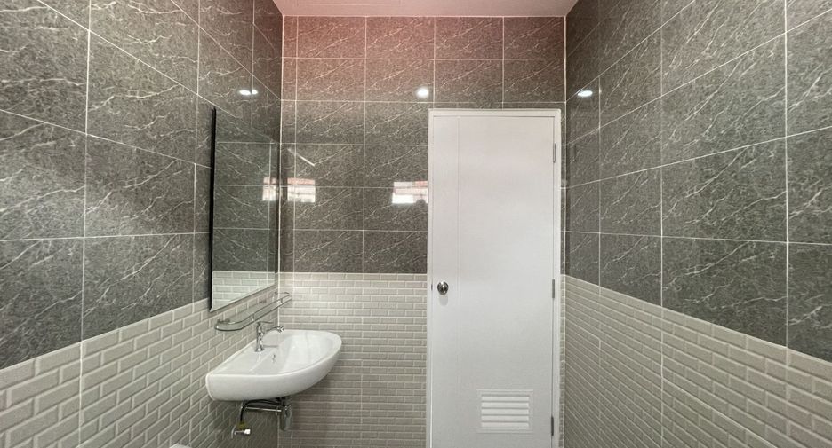 Haus zum Kauf mit 3 Zimmer in Bang Khun Thian, Bangkok