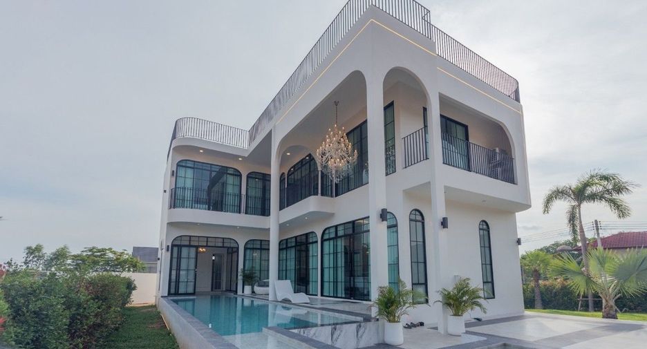 For sale 5 ベッドルーム villa in Sattahip, Chonburi