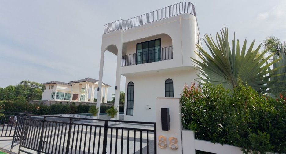 For sale 5 ベッドルーム villa in Sattahip, Chonburi