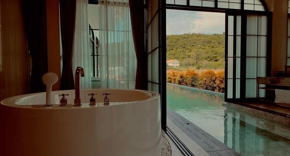 For sale 5 ベッドルーム villa in Sattahip, Chonburi