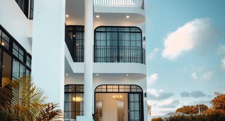 For sale 5 ベッドルーム villa in Sattahip, Chonburi