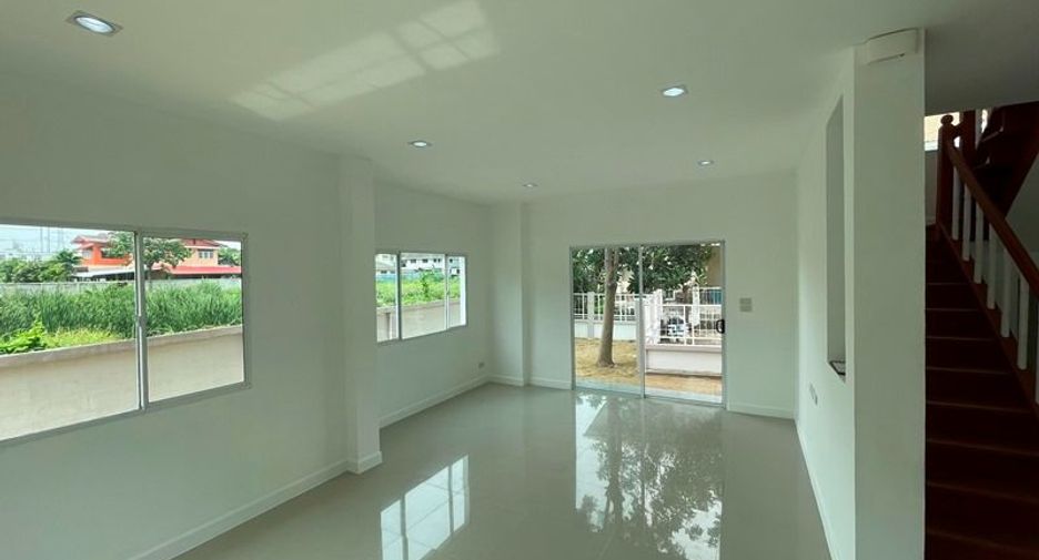For sale 3 bedrooms house in Lat Krabang, Bangkok