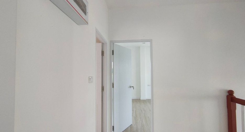 For sale 3 bedrooms house in Lat Krabang, Bangkok