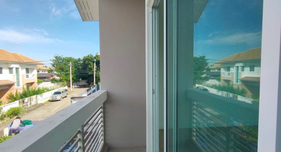 For sale 3 bedrooms house in Lat Krabang, Bangkok