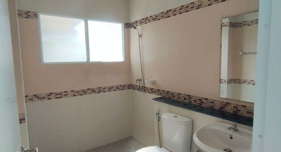 For sale 3 bedrooms house in Lat Krabang, Bangkok