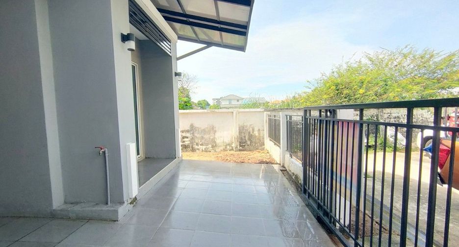 For sale 2 bedrooms townhouse in Lat Krabang, Bangkok