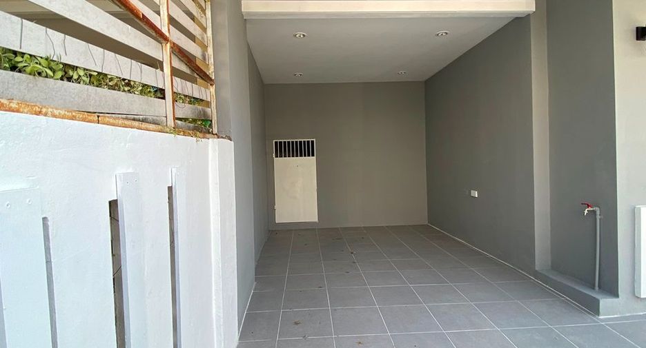 For sale 2 bedrooms townhouse in Lat Krabang, Bangkok