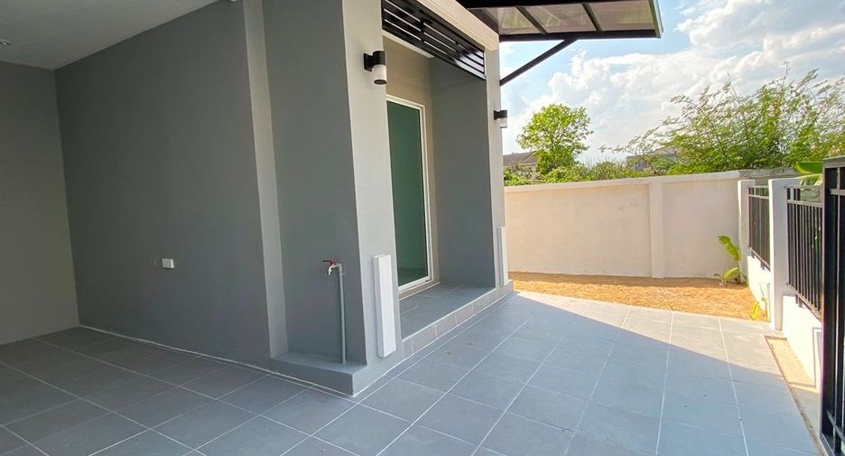 For sale 2 bedrooms townhouse in Lat Krabang, Bangkok